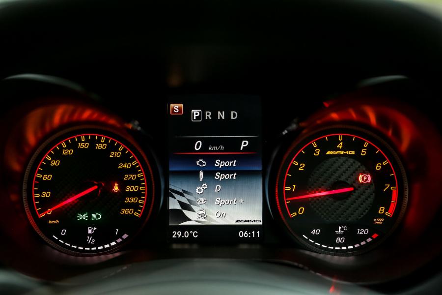 Панель приборов Mercedes-AMG GT R (C190) 2017 года  (MY) (фото 20 из 25)